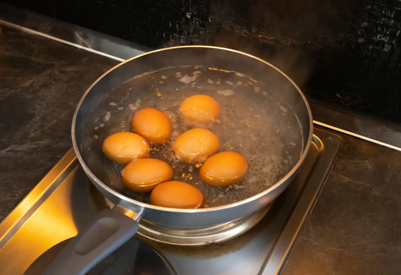 Do I put eggs in boiling water or cold water