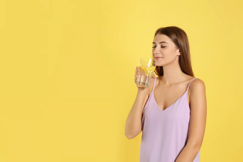 Does drinking water help tighten skin