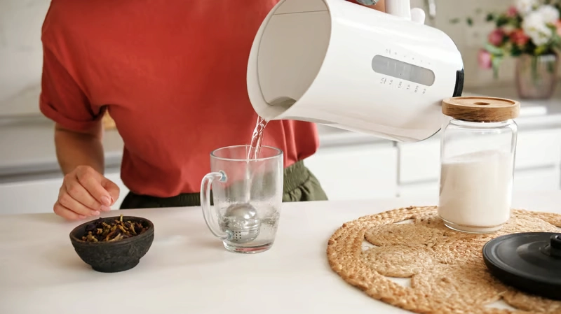 Does hot water have calories