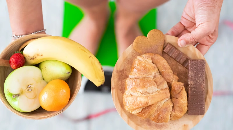 Is it better to cut carbs or fat