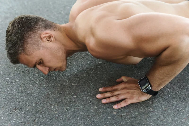 What percentage of men can do 50 pushups