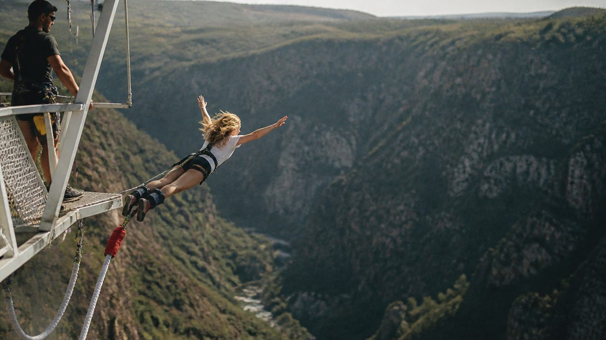 Is bungee jumping 100% safe?